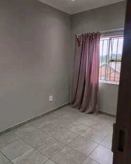 Room to rent in a 2 bedroom shared apartmentNear Beyers Naudé, cradlestone mall and blueberry square