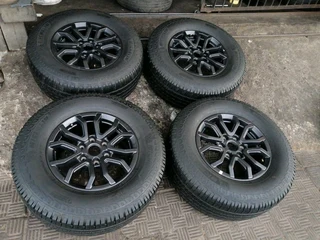 A set of 17&#34; mags and michelin tyres 285/65/17