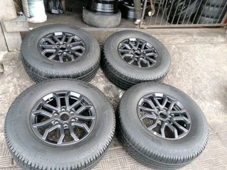 A set of 17&#34; mags and michelin tyres 285/65/17