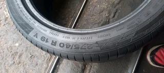 2x275/40/19 continental normal tyres in a very good condition