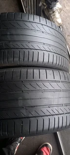 2x275/40/19 continental normal tyres in a very good condition