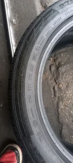 2x275/40/19 continental normal tyres in a very good condition