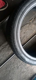 2x225/40/18 pirelli tyres in a very good condition with no damages
