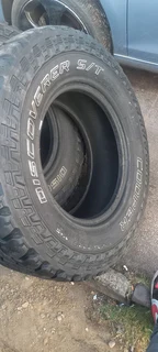 A set of 5 tyres 285/70/17 in a very good condition with no damages