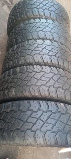 A set of 5 tyres 285/70/17 in a very good condition with no damages