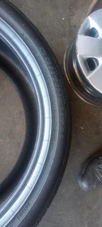 A set of 275/40/22 continental tyres in a very good condition and fit on a range