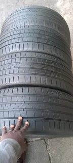 A set of 255/55/19 dunlop tyres in a very good condition