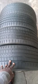 A set of 255/55/19 dunlop tyres in a very good condition