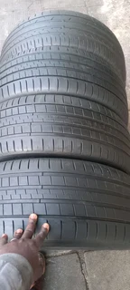 A set of 255/55/19 dunlop tyres in a very good condition