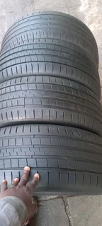 A set of 255/55/19 dunlop tyres in a very good condition