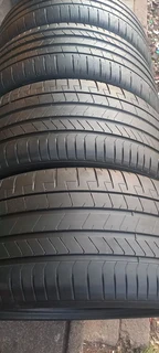 A set of bmw x7 22&#34; tyres 315/35/22 and 275/40/22 pirelli runflat