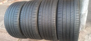 A set of bmw x7 22&#34; tyres 315/35/22 and 275/40/22 pirelli runflat