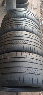 A set of bmw x7 22" tyres 315/35/22 and 275/40/22 pirelli runflat