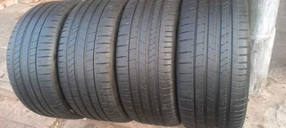 A set of bmw x7 22&#34; tyres 315/35/22 and 275/40/22 pirelli runflat