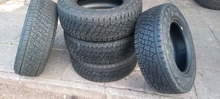A set of 5 tyres 275/70/17 pirelli tyres in a very good condotion with white writing