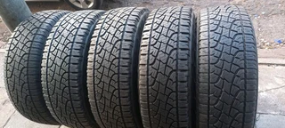A set of 5 tyres 275/70/17 pirelli tyres in a very good condotion with white writing