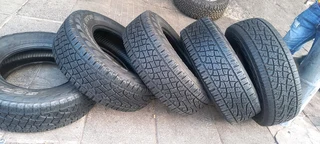 A set of 5 tyres 275/70/17 pirelli tyres in a very good condotion with white writing