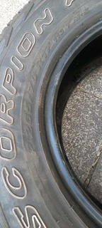 A set of 5 tyres 275/70/17 pirelli tyres in a very good condotion with white writing
