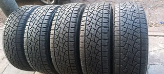 A set of 5 tyres 275/70/17 pirelli tyres in a very good condotion with white writing