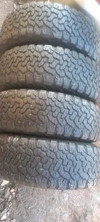 A set of 18" bfgoodrich ko2 265/65/18 white wall