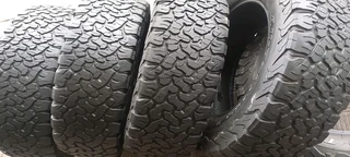 A set of 285/60/18 bfgoodrich ko2 tyres