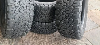 A set of 285/60/18 bfgoodrich ko2 tyres