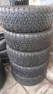 A set of 285/60/18 bfgoodrich ko2 tyres