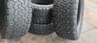 A set of 285/60/18 bfgoodrich ko2 tyres