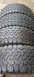 A set of 285/60/18 bfgoodrich ko2 tyres