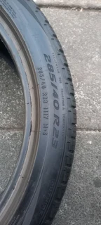 2x285/40/23 pirelli normal tyres for range rover