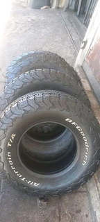 A set of 265/75/16 like new tyres bfgoodrich ko2