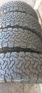A set of 265/75/16 like new tyres bfgoodrich ko2
