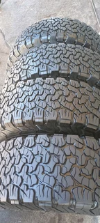 A set of 265/75/16 like new tyres bfgoodrich ko2