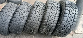 A set of 5 tyres 285/70/17 cooper discoverer st maxx for jeep wrangler