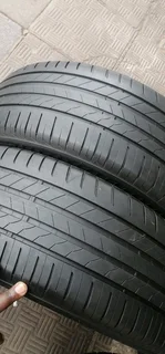2x235/50/20 bridgestone tyres in a very good condition