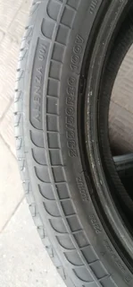 2x235/50/20 bridgestone tyres in a very good condition