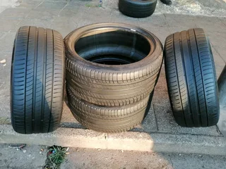 A set of michelin runflat tyres 2x245/40/19 front and 2x275/35/19 rear