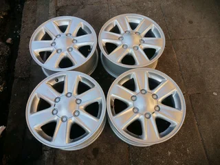 A set of 16" isuzu mag rims  lije new