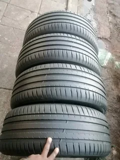 A set 255/55/19 michelin tyres like new with no damages