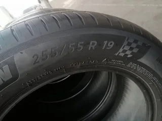 A set 255/55/19 michelin tyres like new with no damages