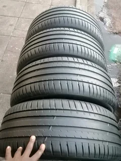 A set 255/55/19 michelin tyres like new with no damages