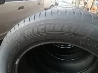 A set 255/55/19 michelin tyres like new with no damages