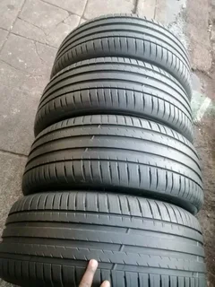 A set 255/55/19 michelin tyres like new with no damages