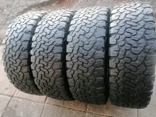 A set of 265/65/18 bfgoodrich ko2 tyres in a very good condition