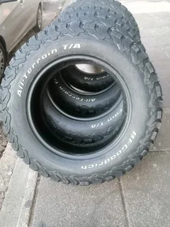 A set of 265/65/18 bfgoodrich ko2 tyres in a very good condition