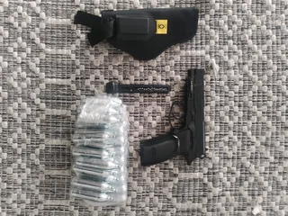 Co2 pistol, with ballistic steel BBs and 30 Co2 refills that fit in the handle of the pistol