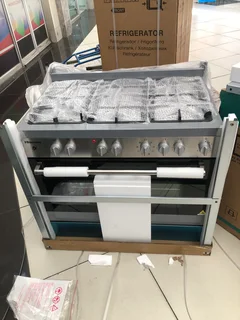 HISENSE 90CM FREE STANDING GAS / ELECTRIC STOVE BRAND NEW