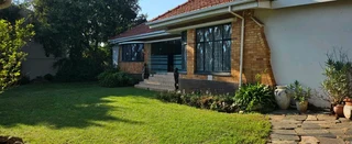 Inside and outside rooms for single professionals in Windsor East and West