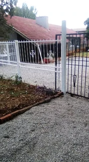 Inside and outside rooms for single professionals in Windsor East and West