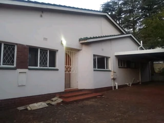 Inside and outside rooms for single professionals in Windsor East and West